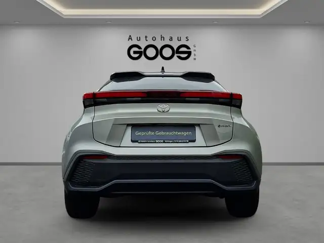 Toyota C-HR view 4