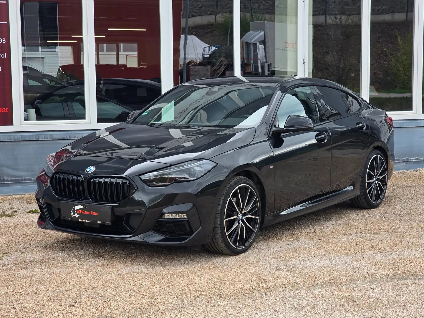 BMW 218 218 i M Sport  Connected Professional  Aut. Schwarz - 2