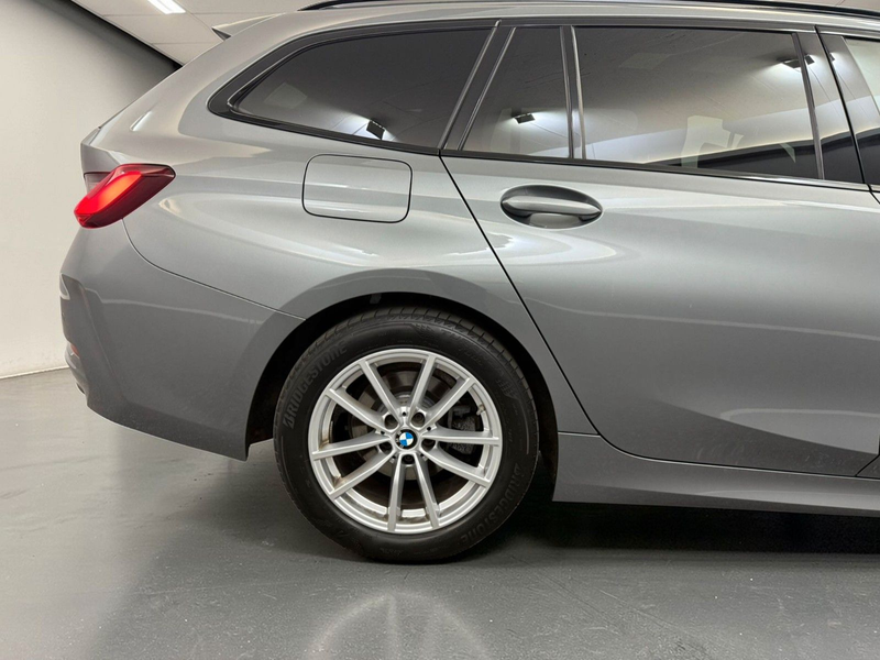 BMW 318 d T Shadow ADAPTIV-LED*HIFI*WIDE*PANO*ACC — photo 8