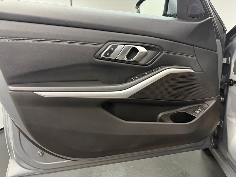 BMW 318 d T Shadow ADAPTIV-LED*HIFI*WIDE*PANO*ACC — photo 11