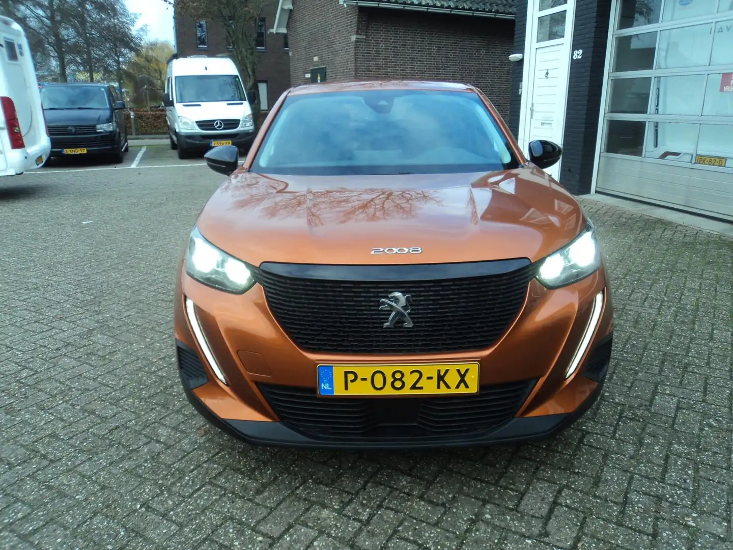 Peugeot 2008 1.2 PureTech Active Pack Orange - 2