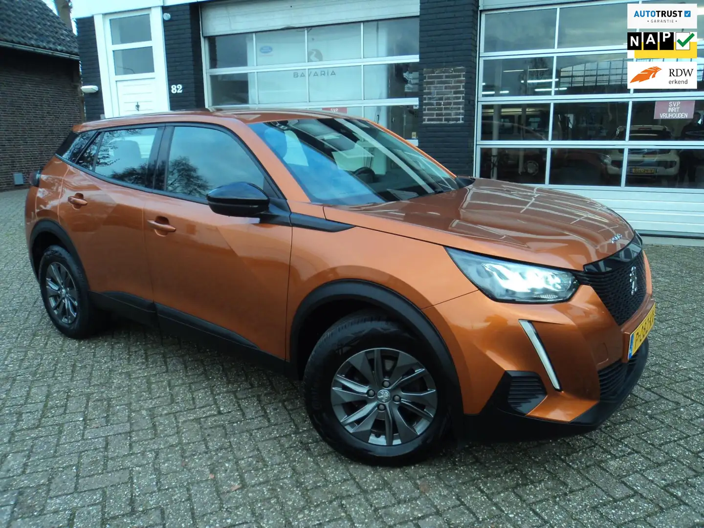 Peugeot 2008 1.2 PureTech Active Pack Orange - 1