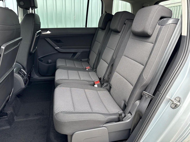 Volkswagen Touran Comfort Plus Edition-150 PS-TSI-DSG-7 Sitzer-AH... — photo 9