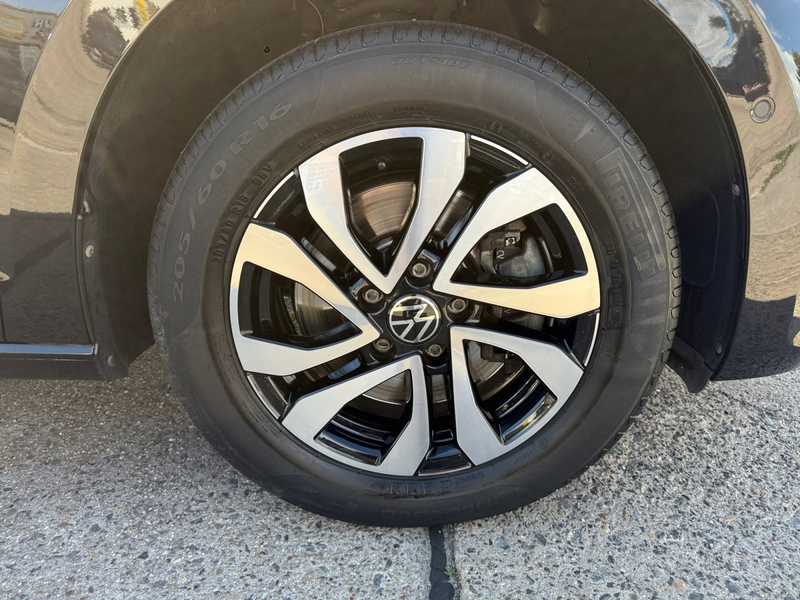 Volkswagen Touran Active 1.5 TSI DSG AHK-Schwenkbar ACC PDC — photo 15