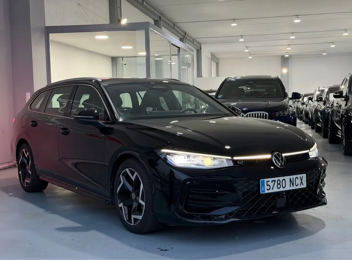 Volkswagen Passat R-Line 1.5 eTSI 110kW (150CV) DSG Negro - 2