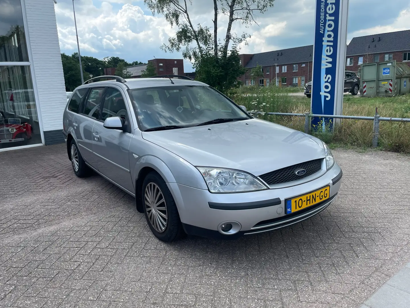 Ford Mondeo Wagon 1.8-16V First Edition Gri - 2