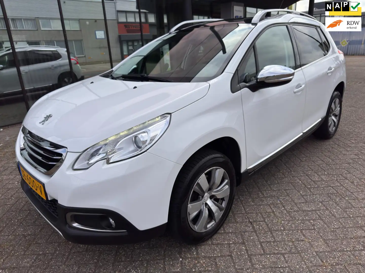 Peugeot 2008 1.2 PureTech Allure / Pano'dak / Navi / PDC / Airc Wit - 1