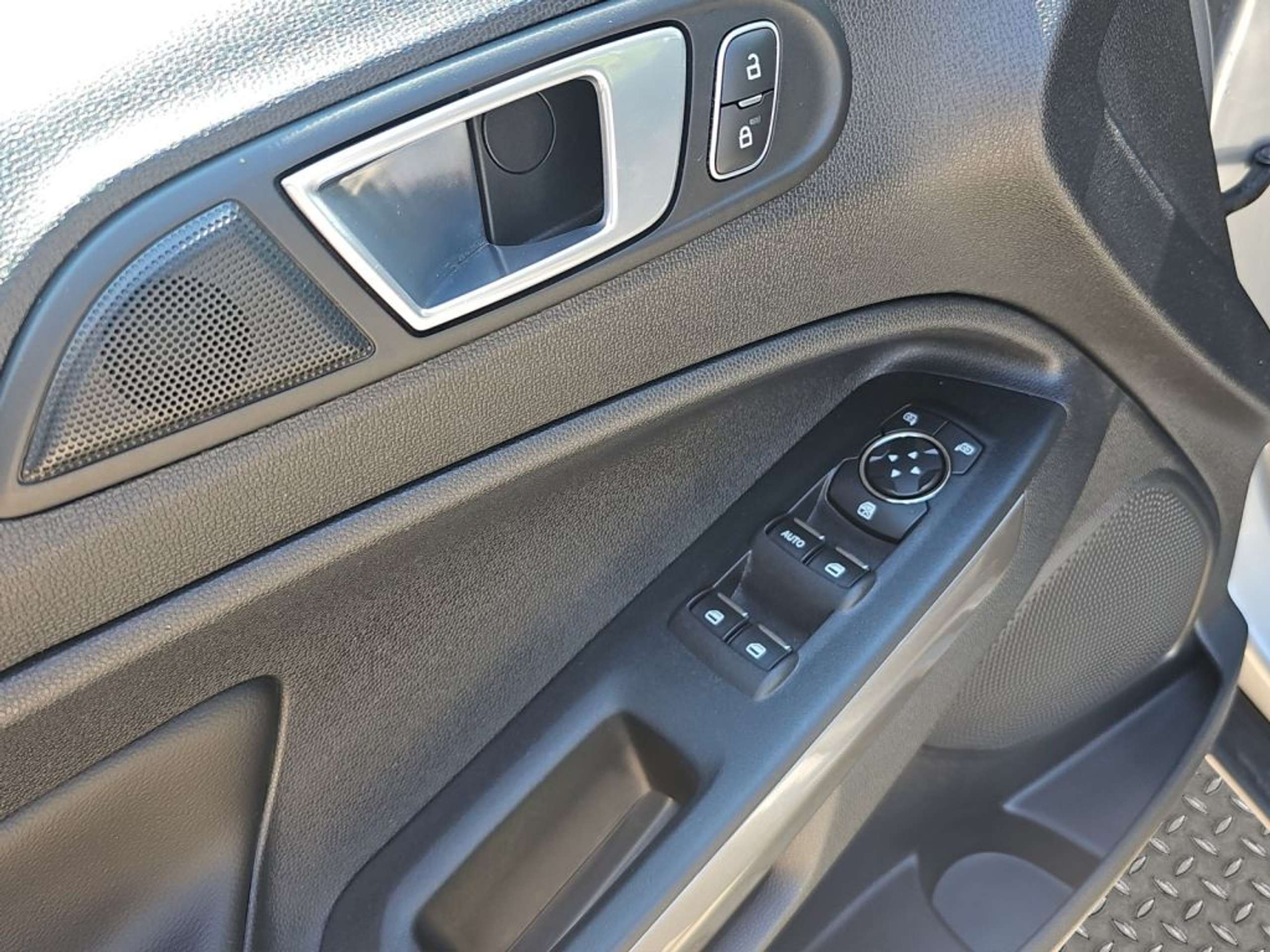 Fahrzeugabbildung Ford EcoSport COOL&CONNECT 1.0 Ltr. 125 PS *SHZ*FSH* - mit KI generiert/bearbeitet
