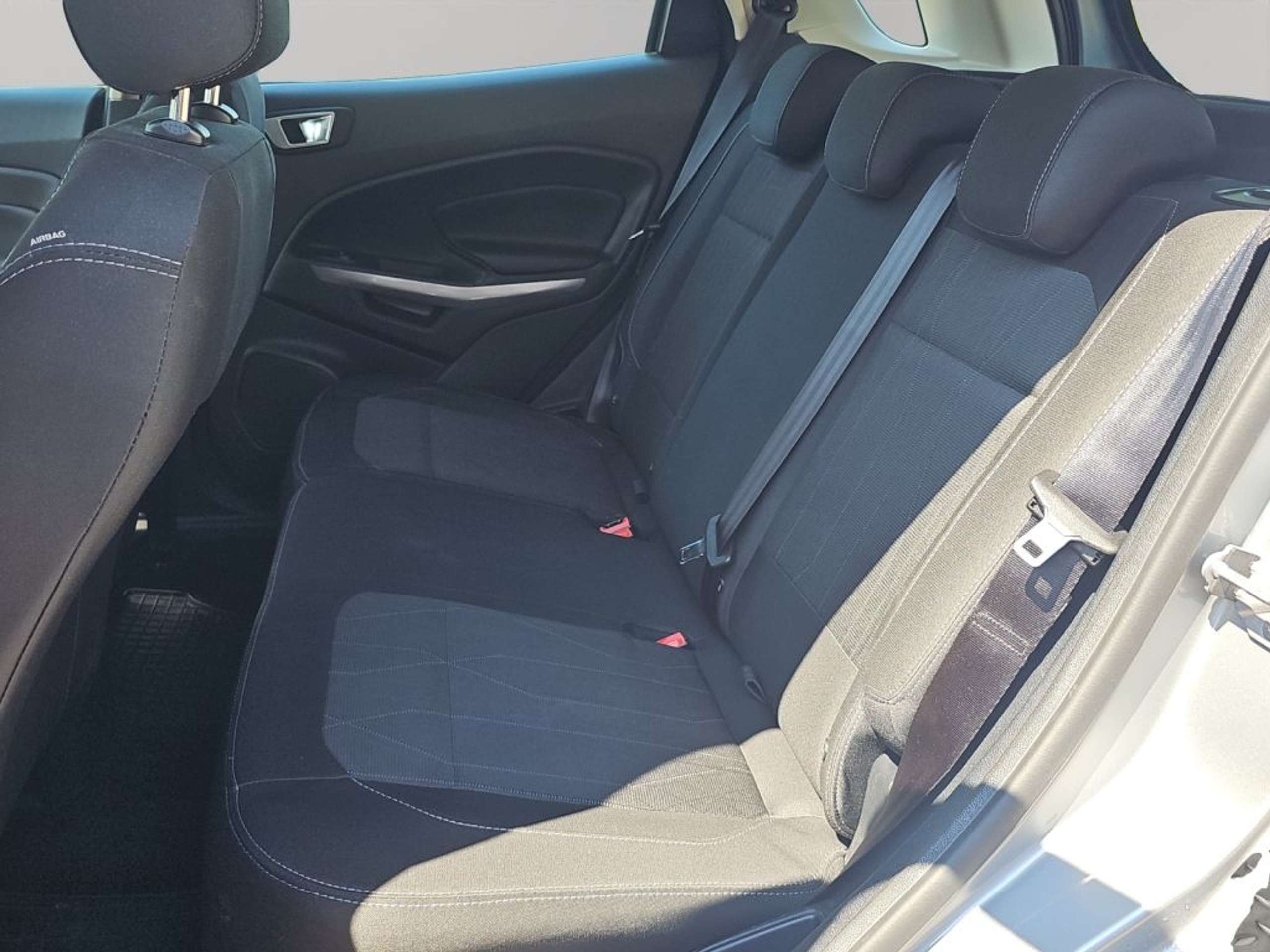 Fahrzeugabbildung Ford EcoSport COOL&CONNECT 1.0 Ltr. 125 PS *SHZ*FSH* - mit KI generiert/bearbeitet