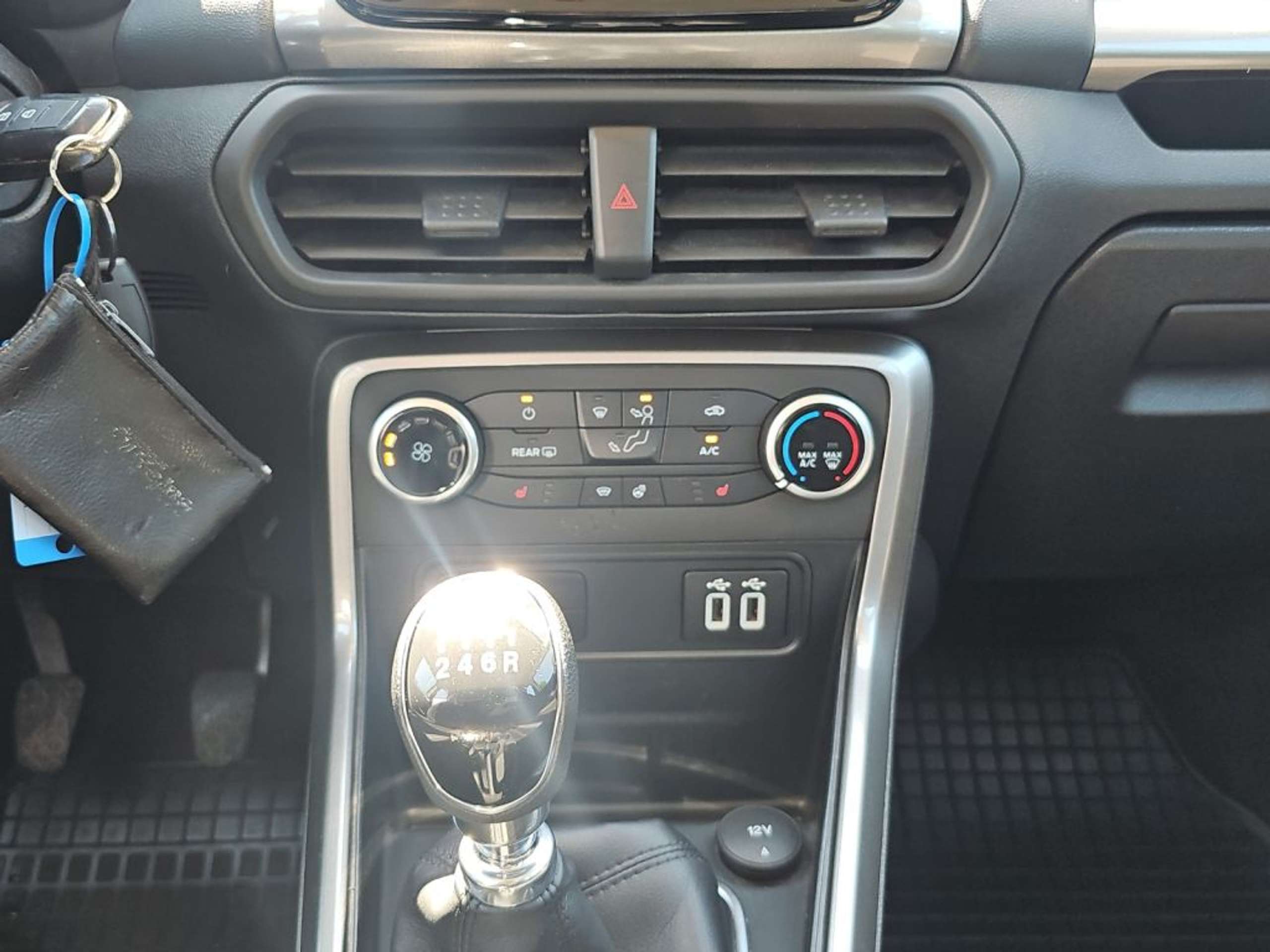 Fahrzeugabbildung Ford EcoSport COOL&CONNECT 1.0 Ltr. 125 PS *SHZ*FSH* - mit KI generiert/bearbeitet