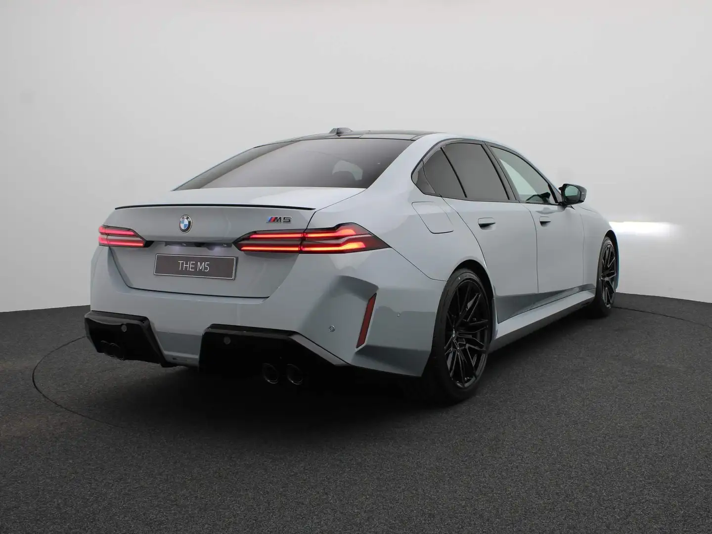 BMW M5 Sedan | Comfort Package Grijs - 2
