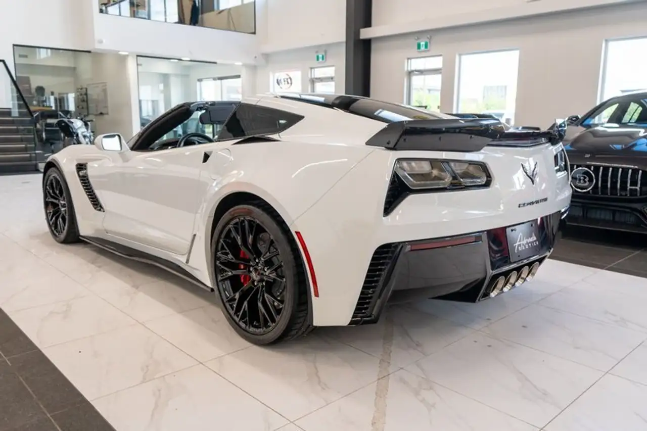 Chevrolet Corvette снимка Chevrolet Corvette