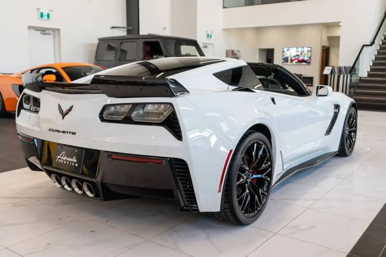 Chevrolet Corvette снимка Chevrolet Corvette
