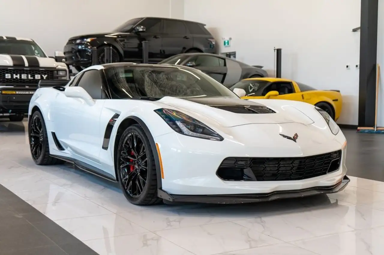 Chevrolet Corvette снимка Chevrolet Corvette