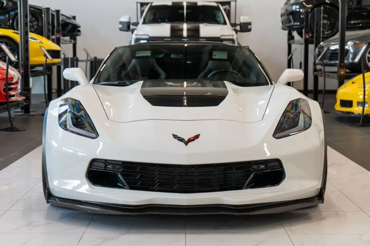 Chevrolet Corvette снимка Chevrolet Corvette