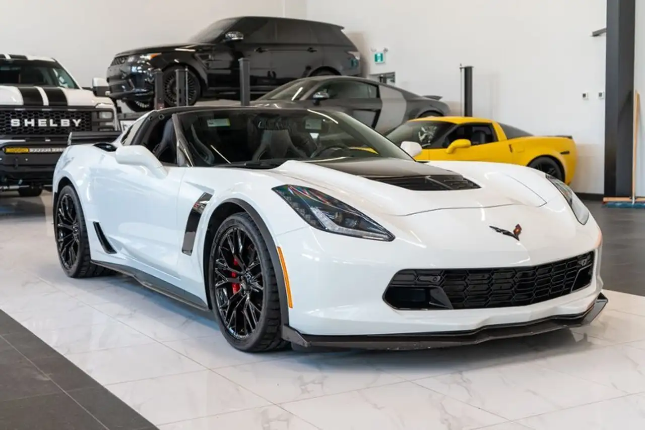 Chevrolet Corvette снимка Chevrolet Corvette