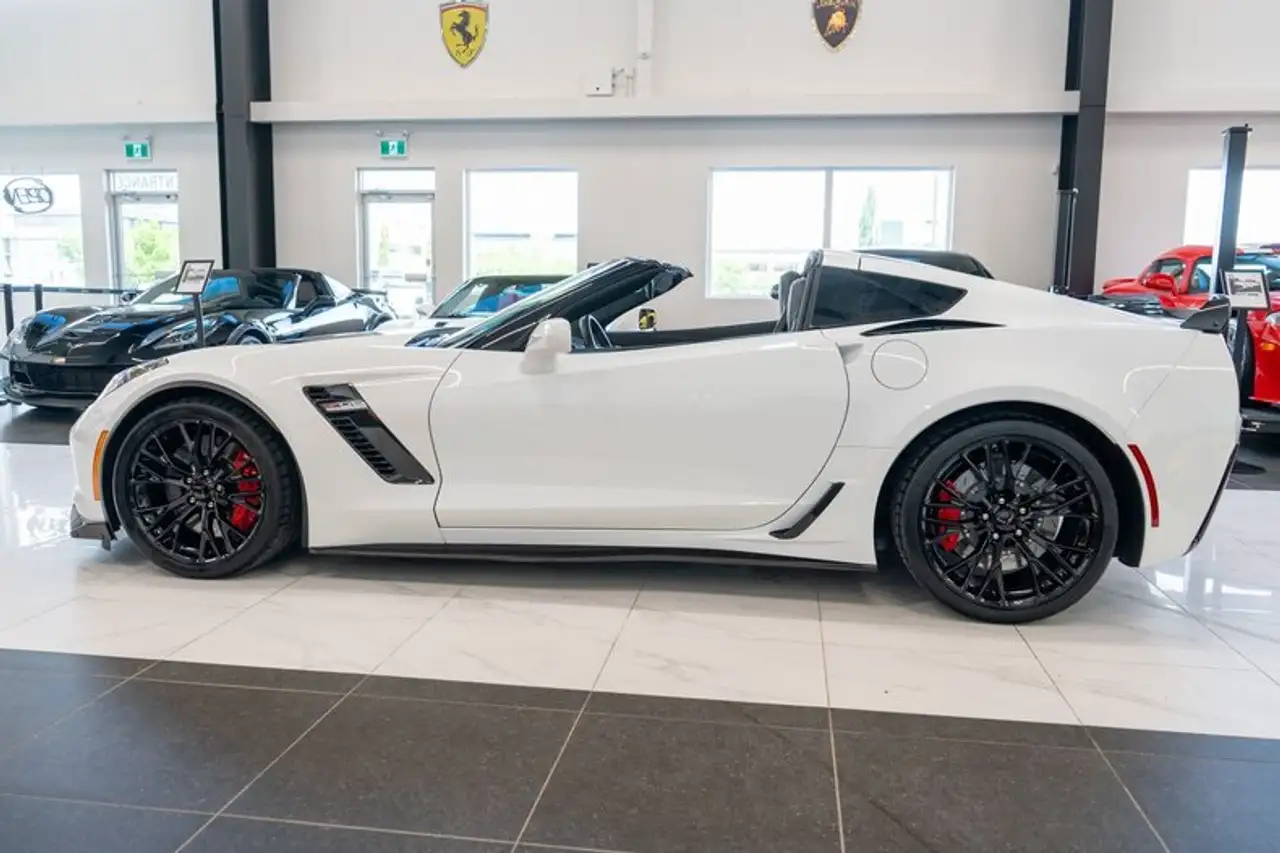 Chevrolet Corvette снимка Chevrolet Corvette