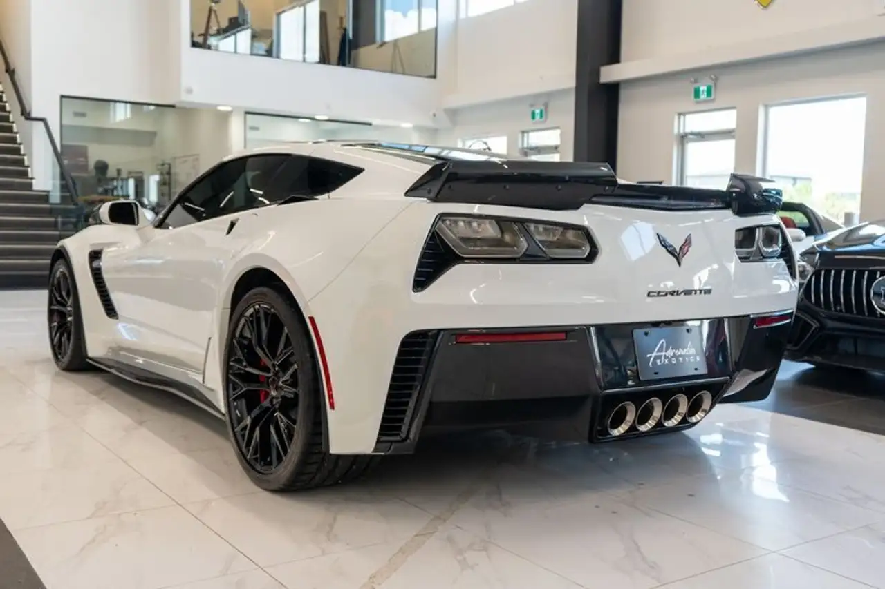 Chevrolet Corvette снимка Chevrolet Corvette