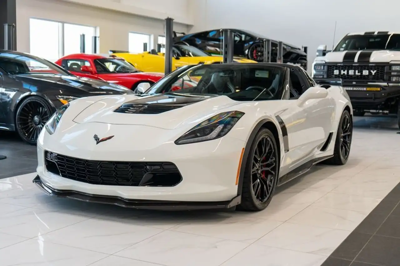 Chevrolet Corvette снимка Chevrolet Corvette