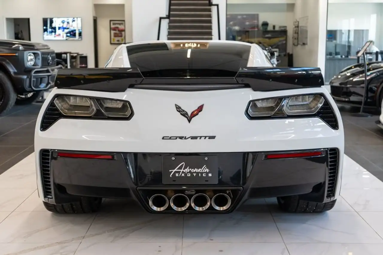 Chevrolet Corvette снимка Chevrolet Corvette