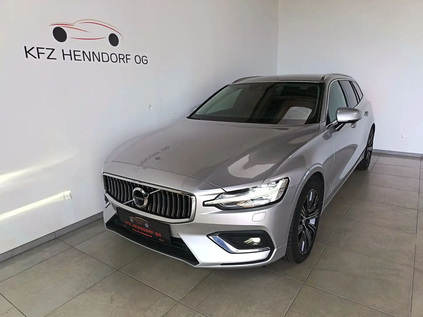 Volvo V60 B4 Inscription Aut. Grau - 1