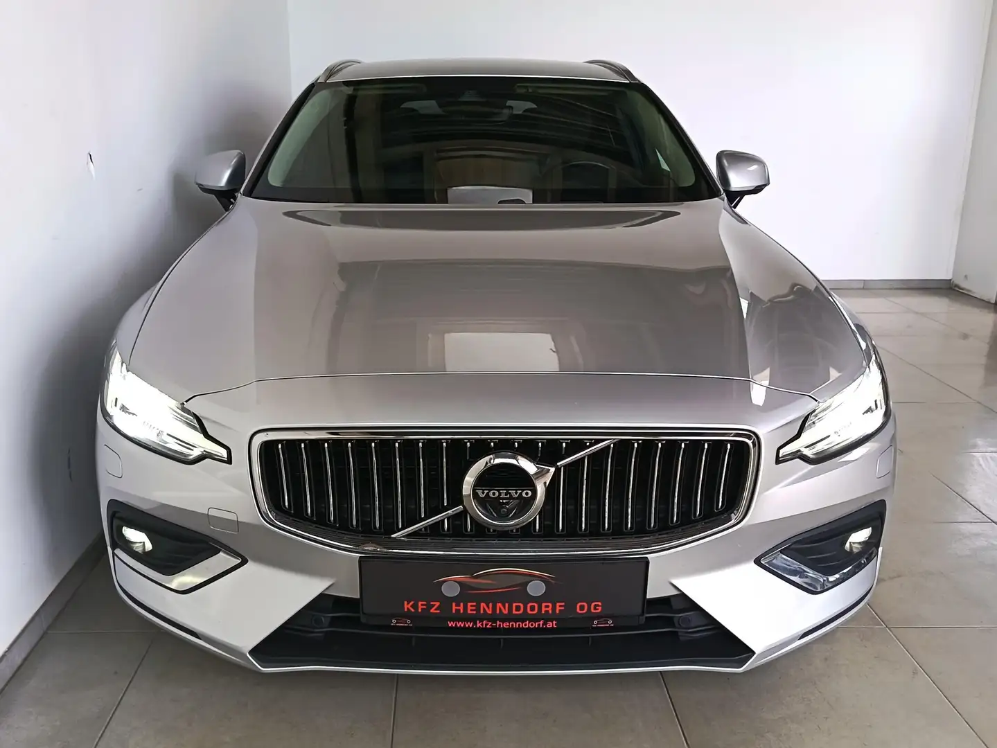 Volvo V60 B4 Inscription Aut. Grau - 2