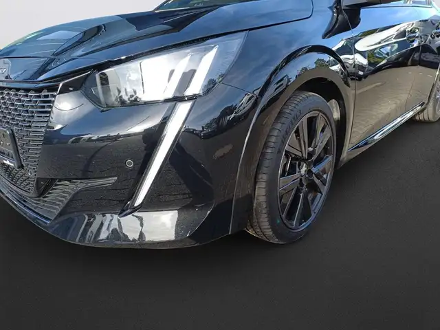 Peugeot 208 view 8