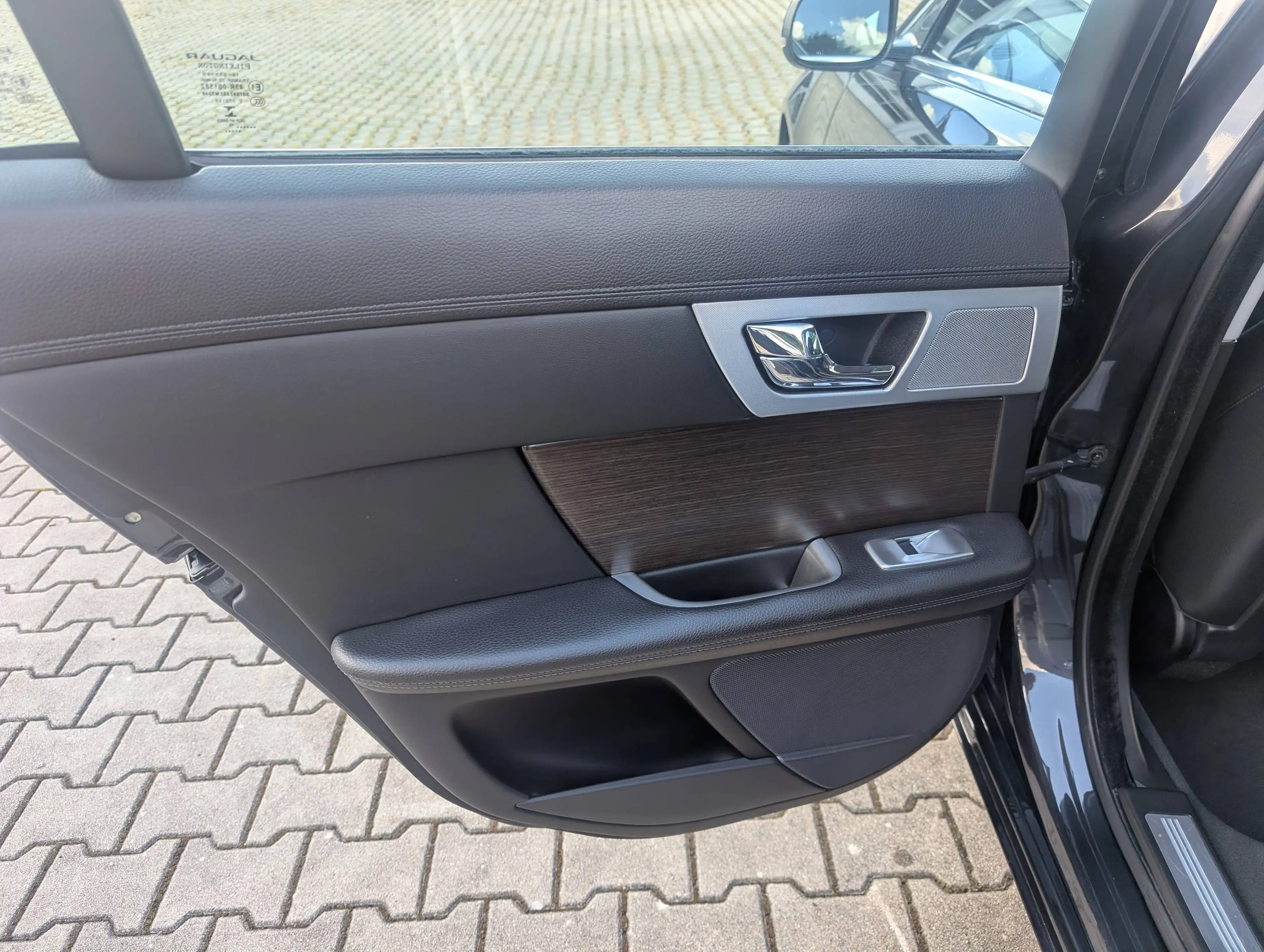 Jaguar XF 3.0 V6 Diesel — photo 12