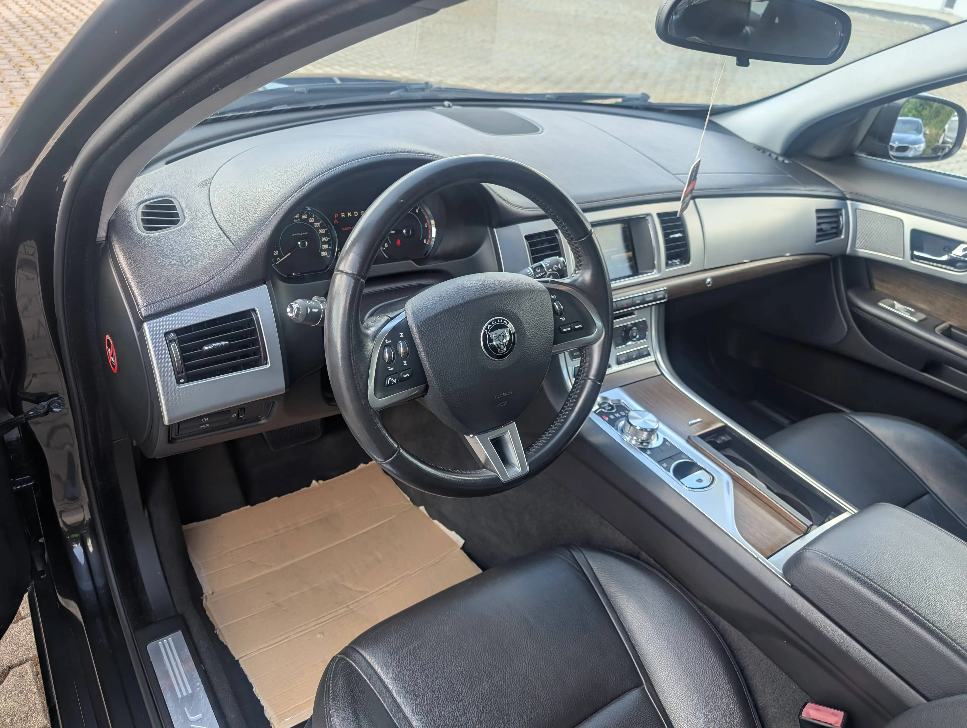 Jaguar XF 3.0 V6 Diesel — photo 9