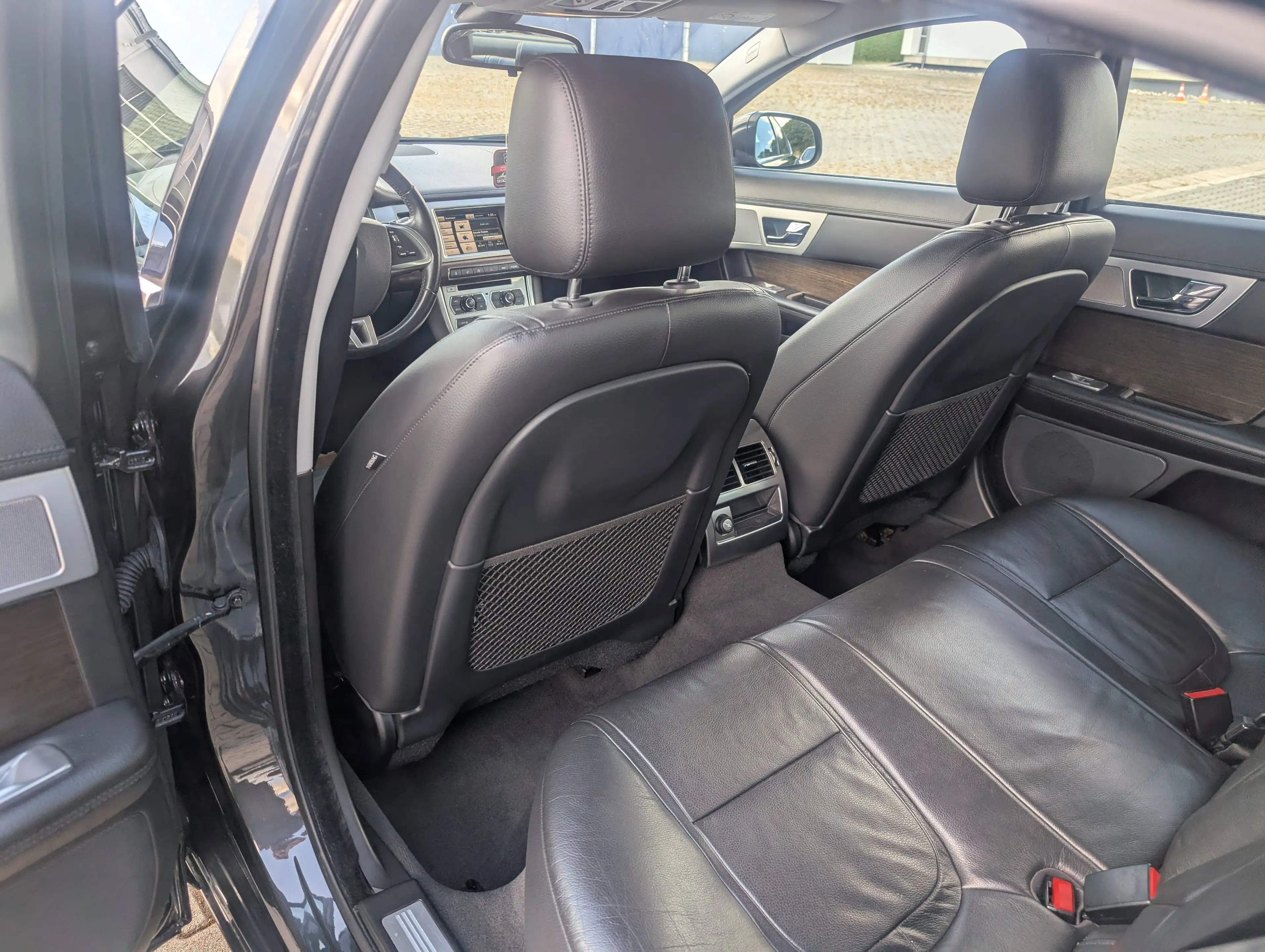 Jaguar XF 3.0 V6 Diesel — photo 14