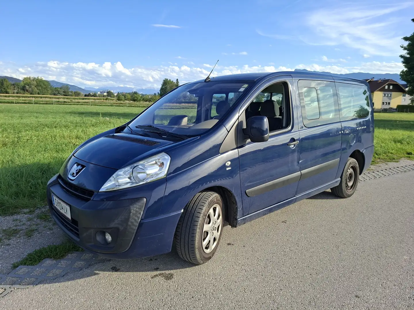 Peugeot Expert Kasten DK L2H1 2,0 HDi 136 FAP Blau - 1