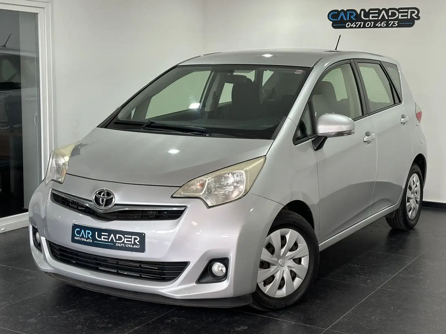 Toyota Verso-S Verso S 1.33 VVT-i Comfort Multidrive Argintiu - 1