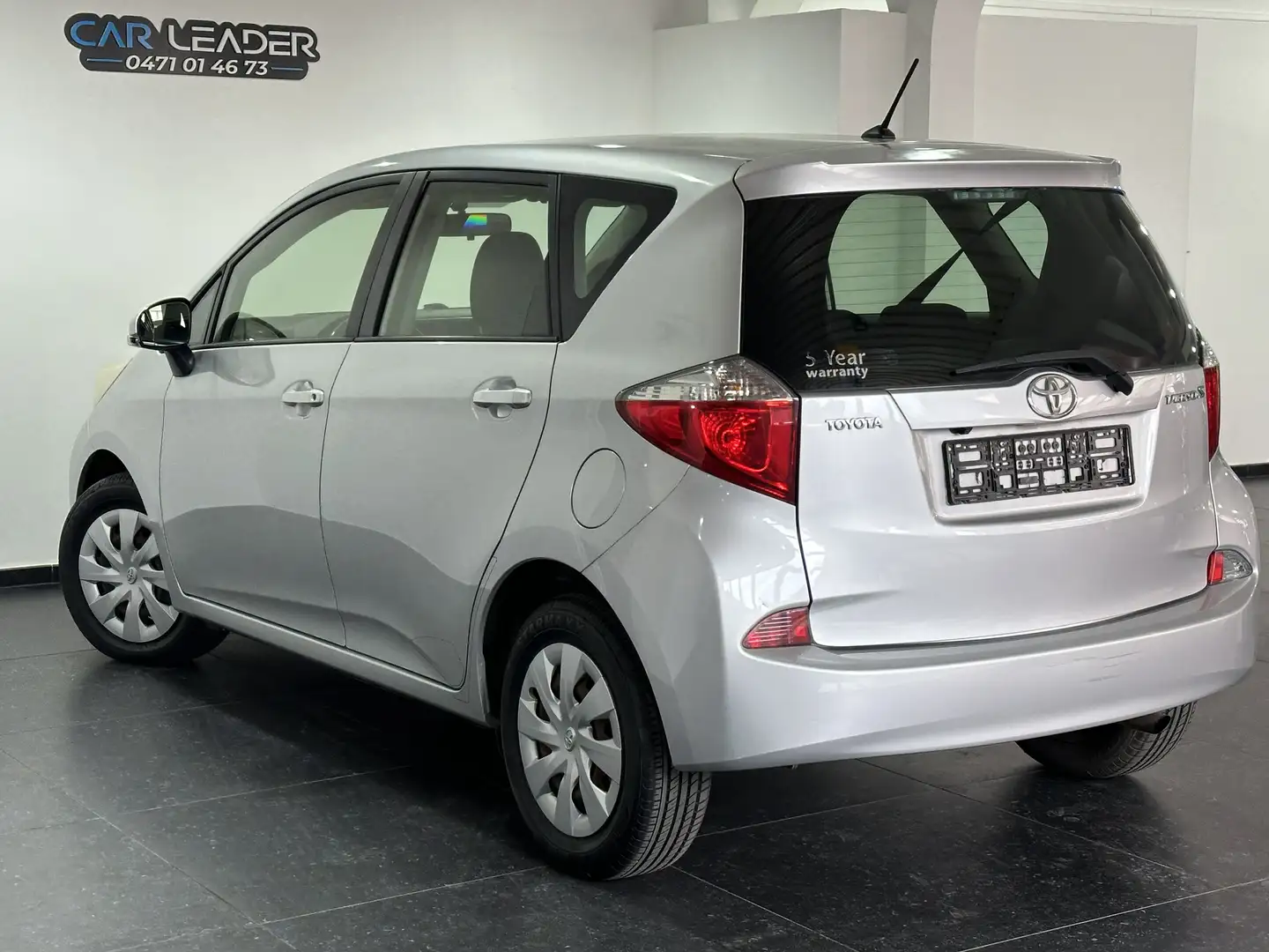 Toyota Verso-S Verso S 1.33 VVT-i Comfort Multidrive Argintiu - 2