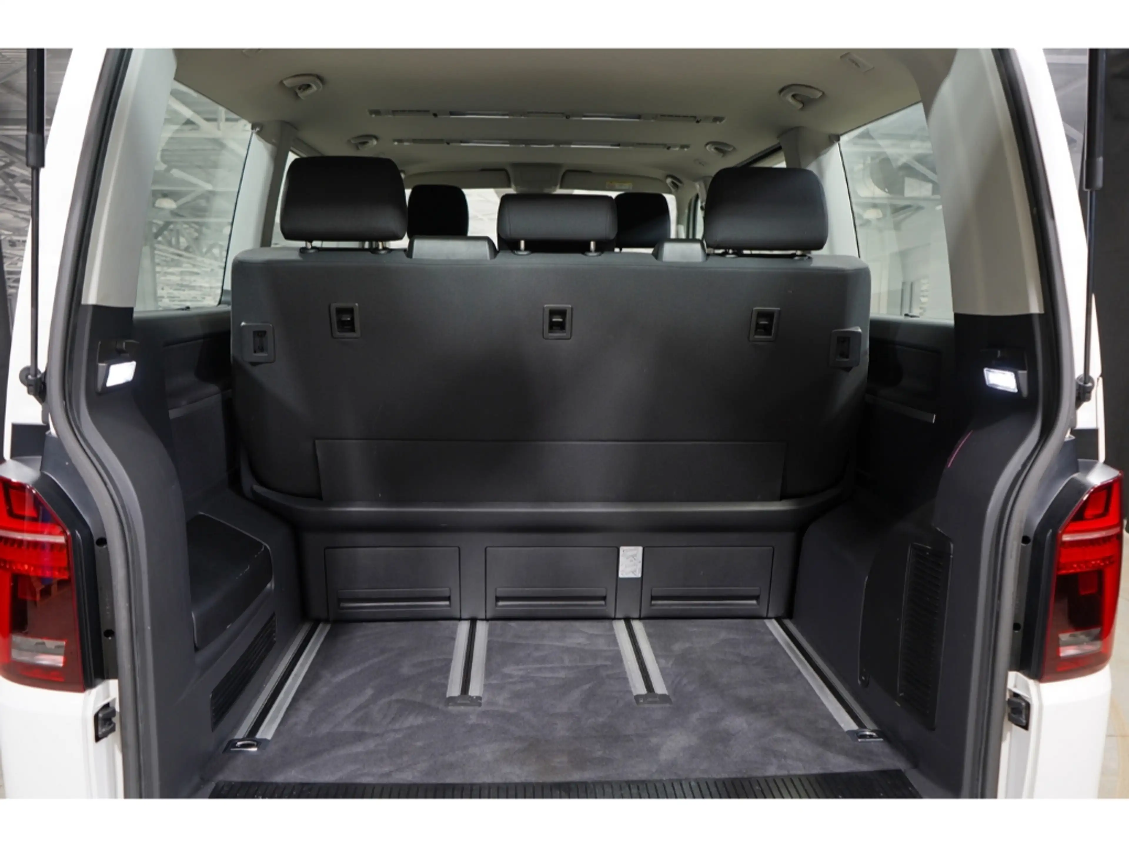 Volkswagen T6.1 Multivan 2.0 TDI 4MOTION Comfortline AHK Kame — photo 11
