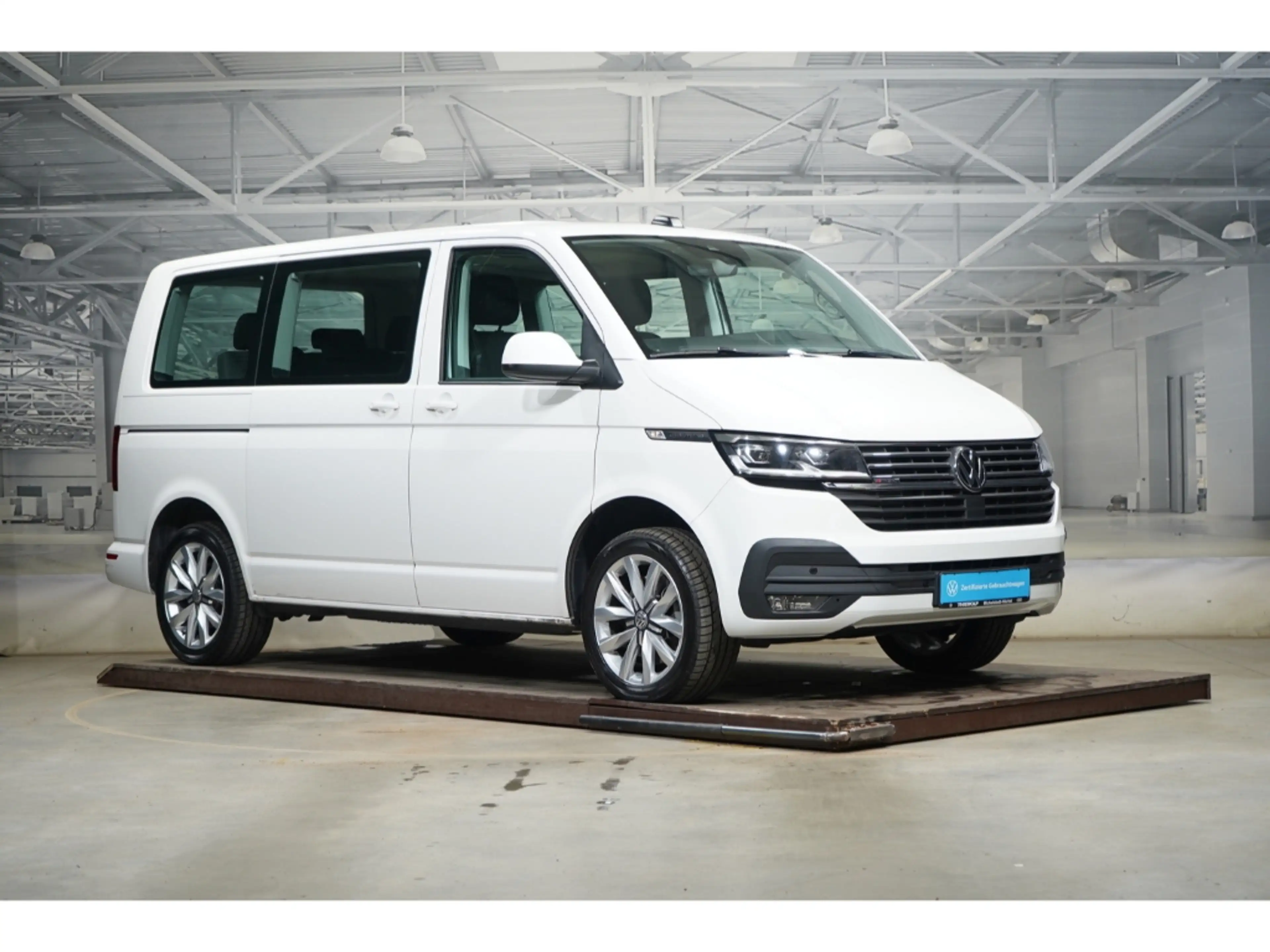 Volkswagen T6.1 Multivan 2.0 TDI 4MOTION Comfortline AHK Kame — photo 4