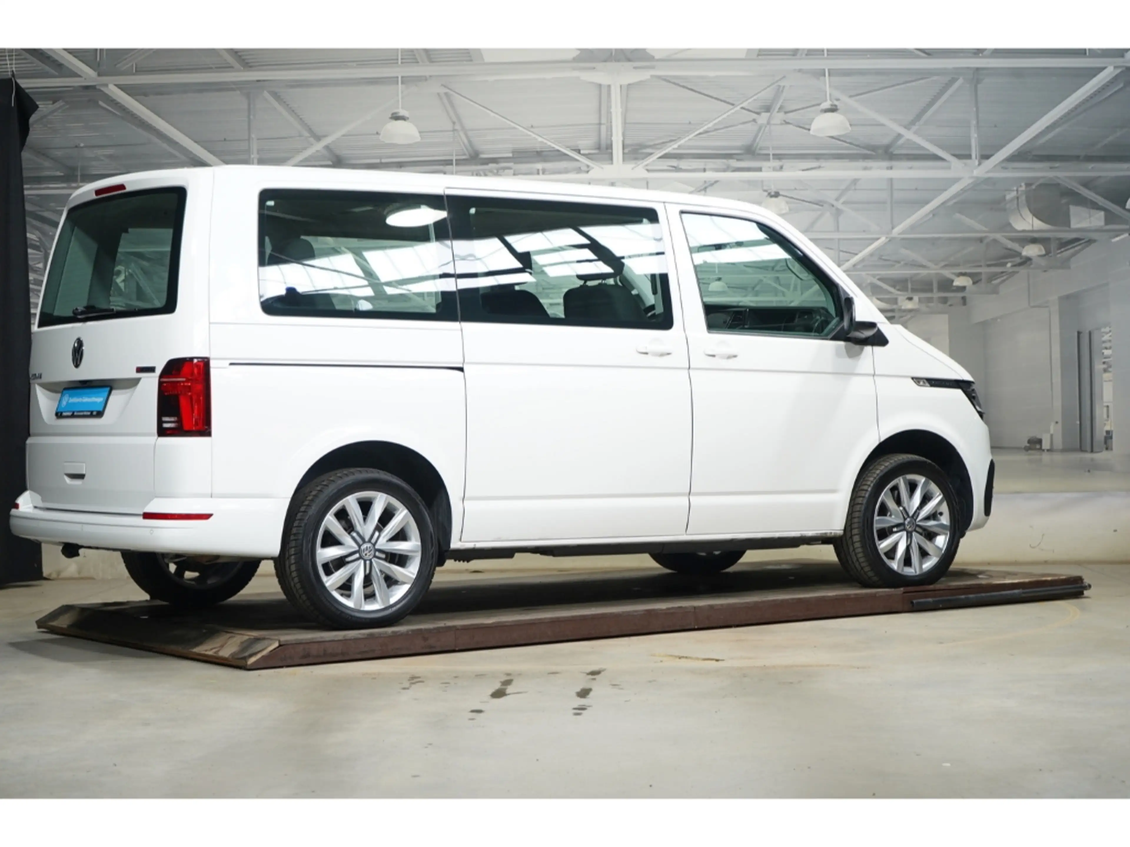 Volkswagen T6.1 Multivan 2.0 TDI 4MOTION Comfortline AHK Kame — photo 3