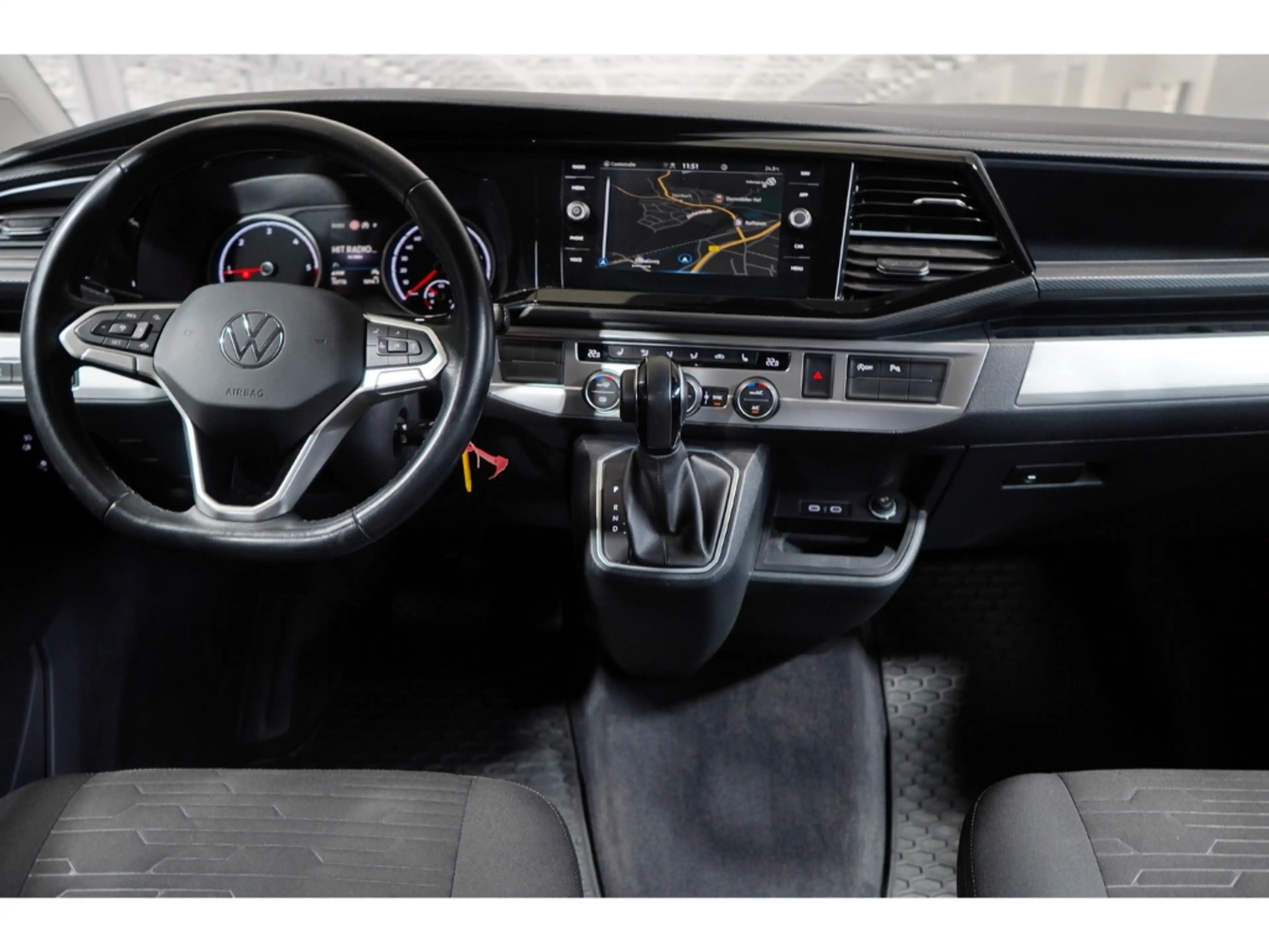 Volkswagen T6.1 Multivan 2.0 TDI 4MOTION Comfortline AHK Kame — photo 6