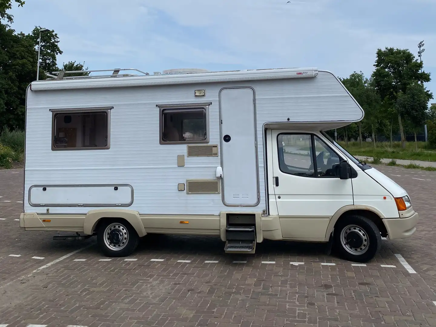 Ford Transit 150L / Camper / 5 personen White - 2