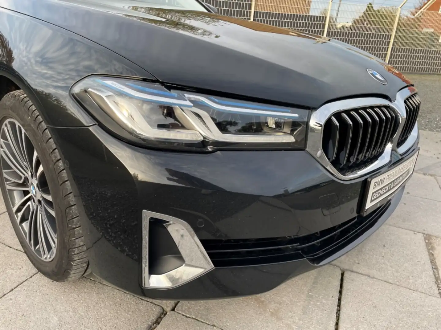 BMW 530 d Luxury Tour Glasdach Head-Up Komfortsitze! Noir - 2