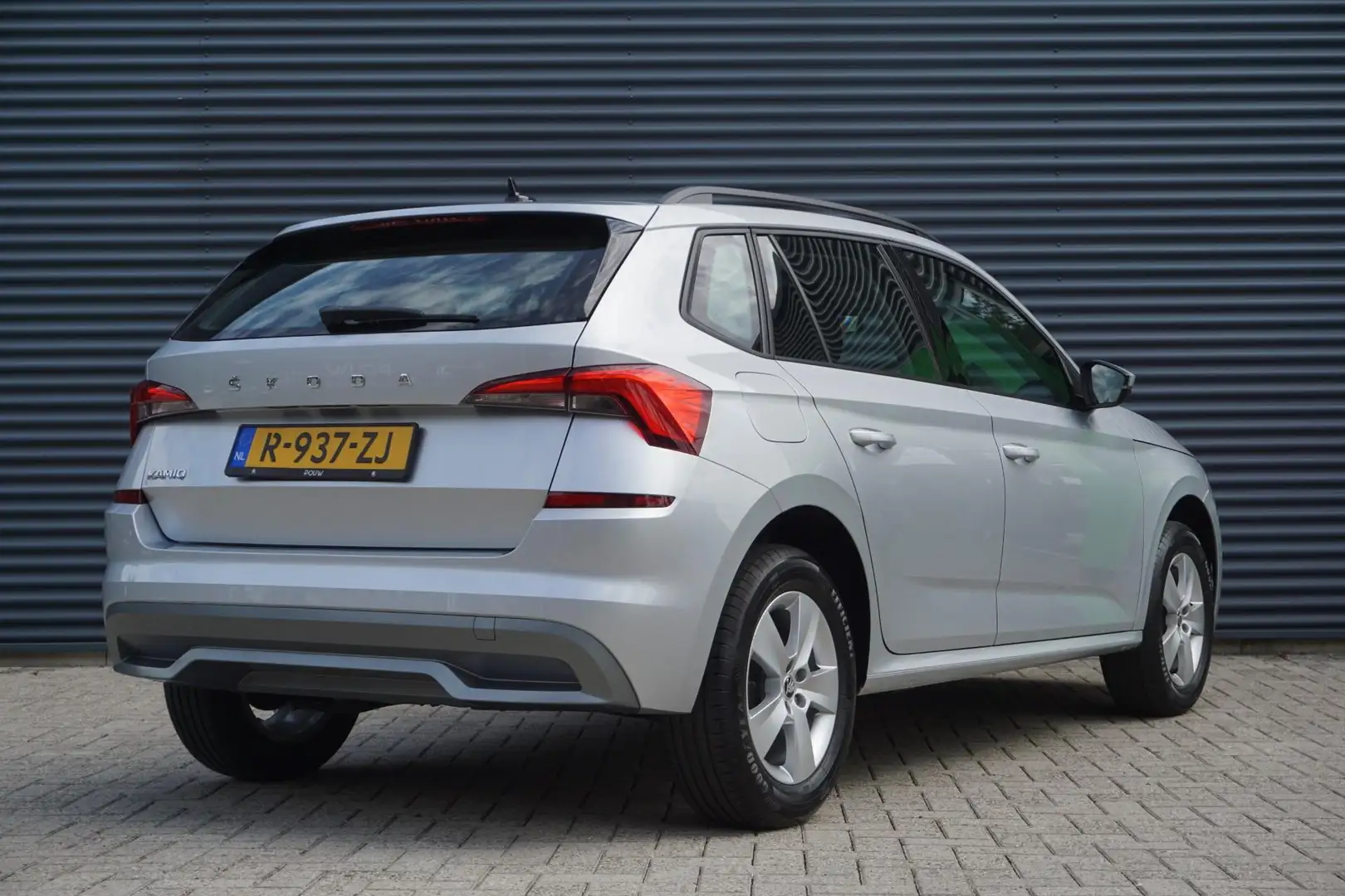 Skoda Kamiq 1.0 TSI 110pk Ambition | Navigatie | SmartLink | C Grijs - 2