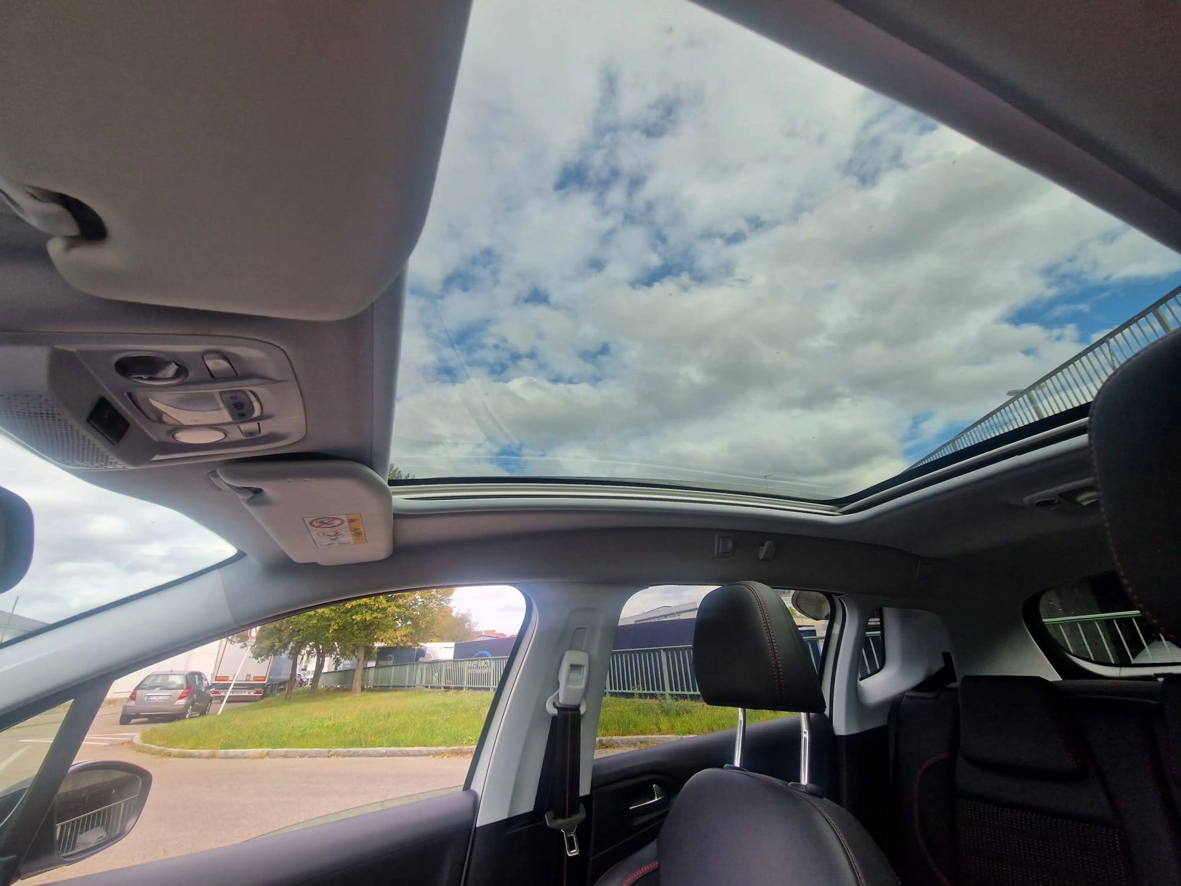 Peugeot 2008 Allure — photo 22