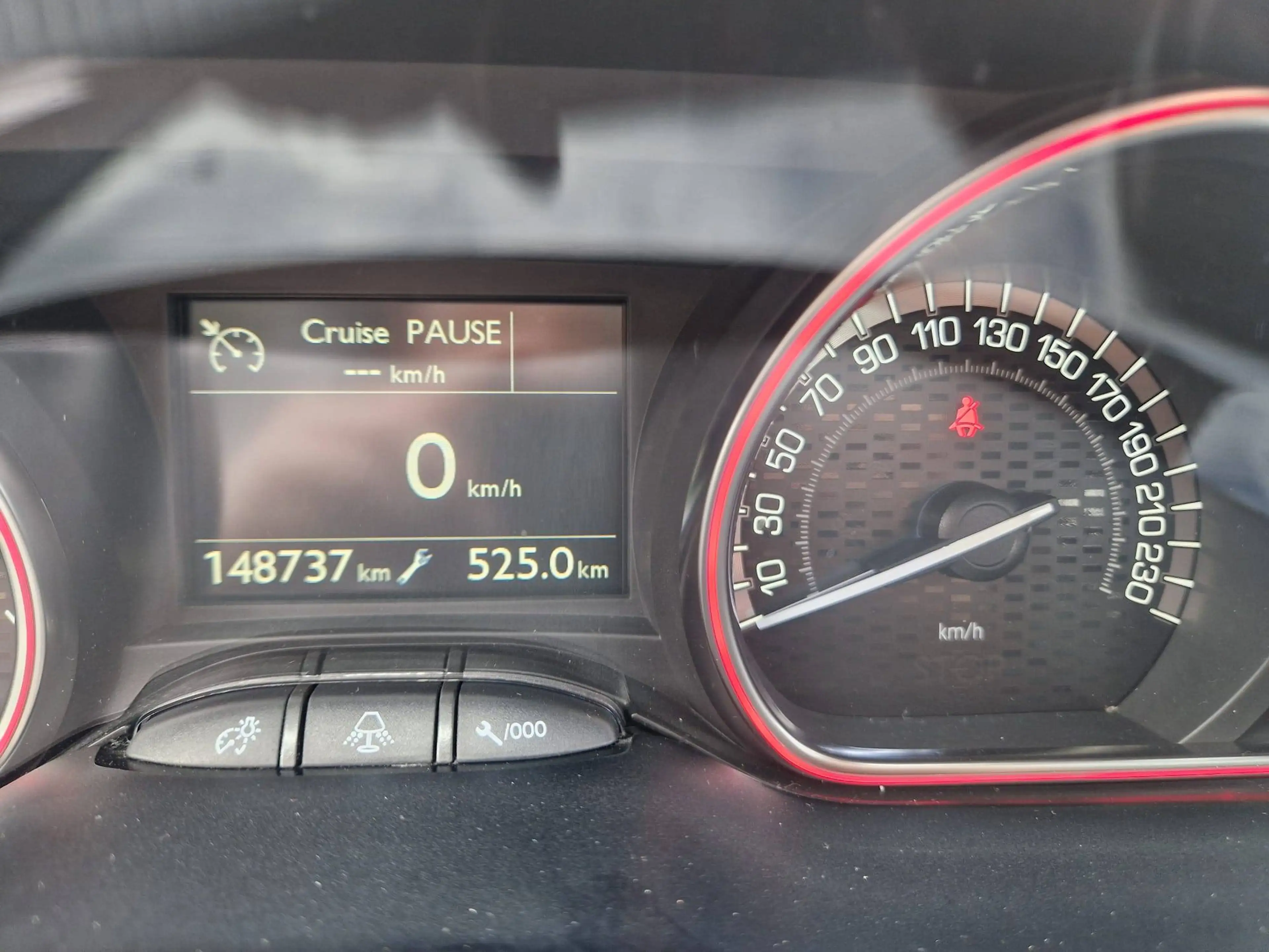 Peugeot 2008 Allure — photo 11