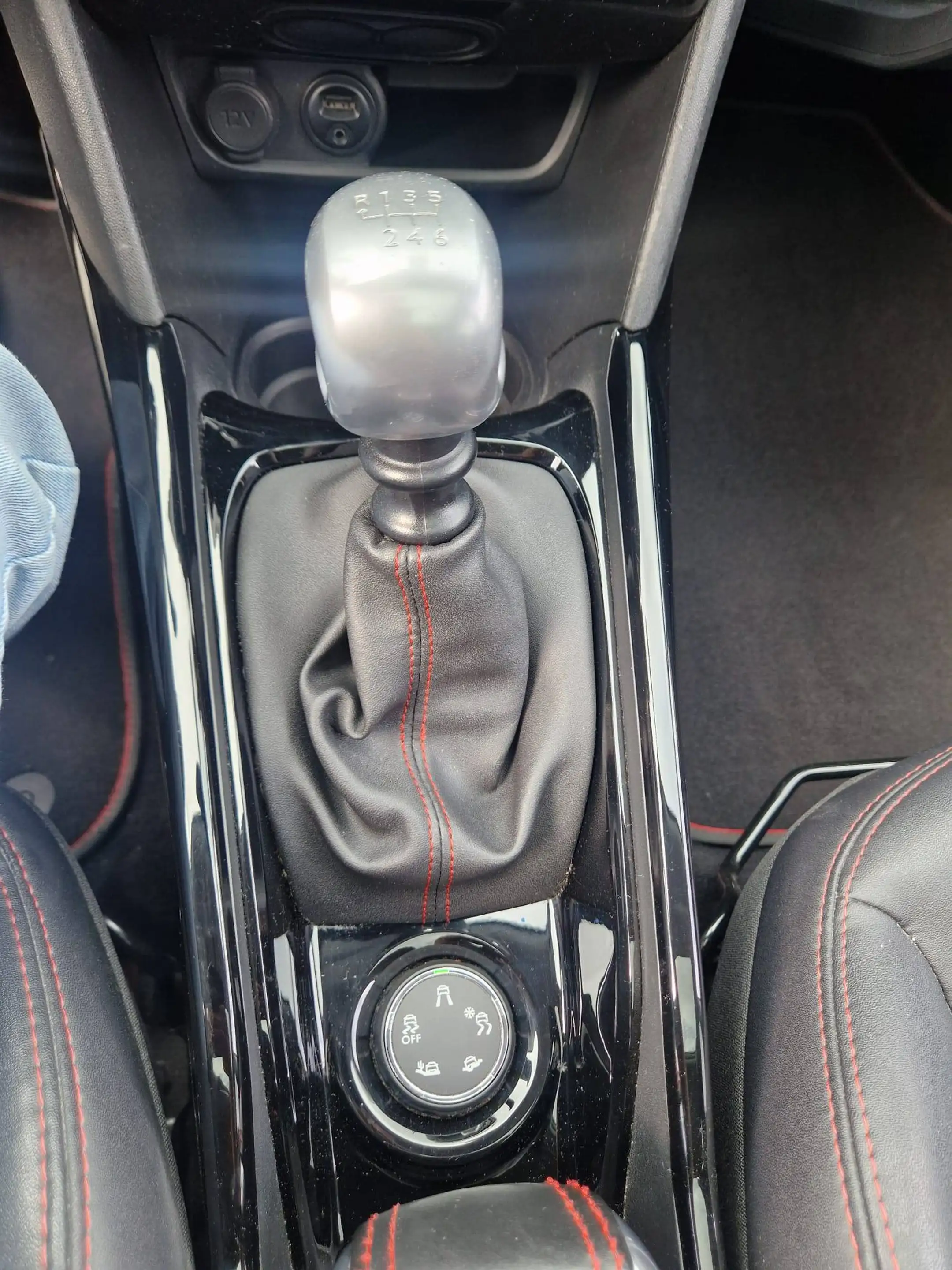 Peugeot 2008 Allure — photo 13