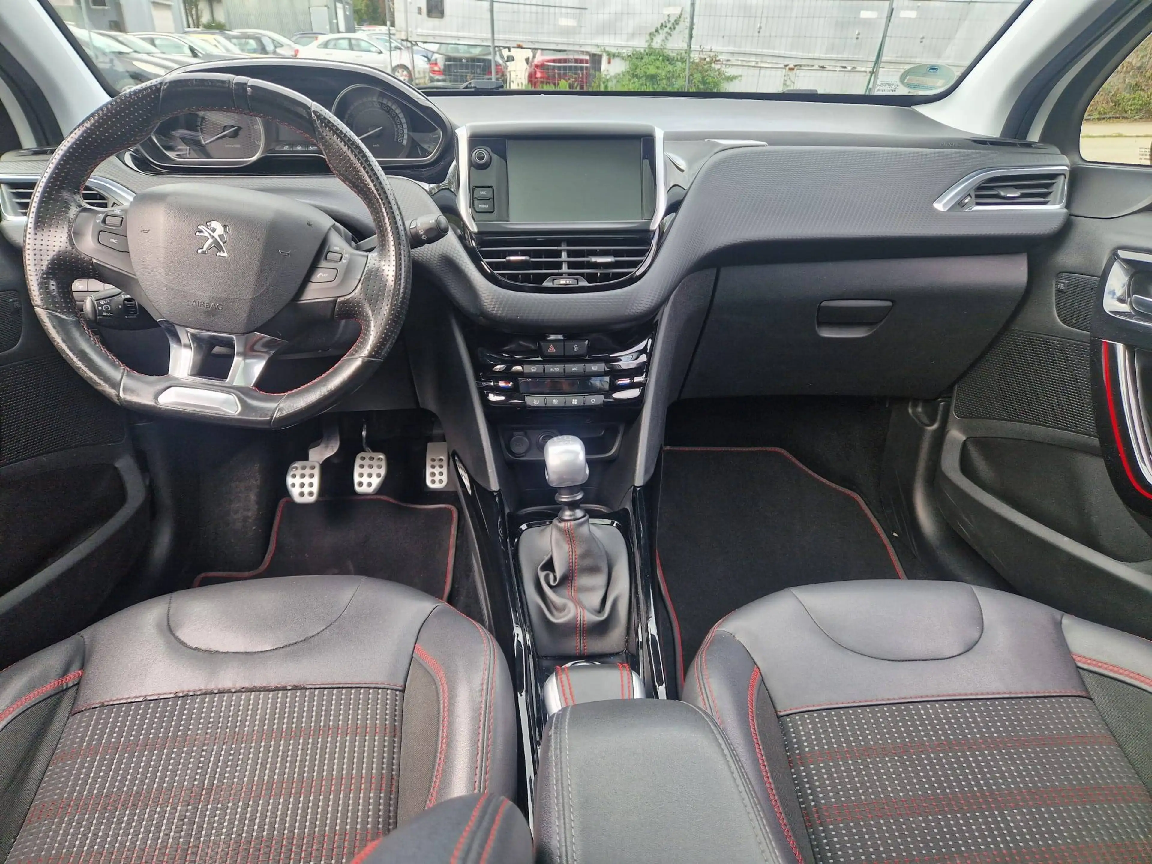 Peugeot 2008 Allure — photo 12