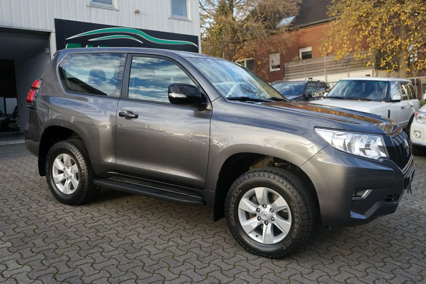 Toyota Land Cruiser 2.8 D-4D AUTOMATIK/3-TÜRIG Gris - 2