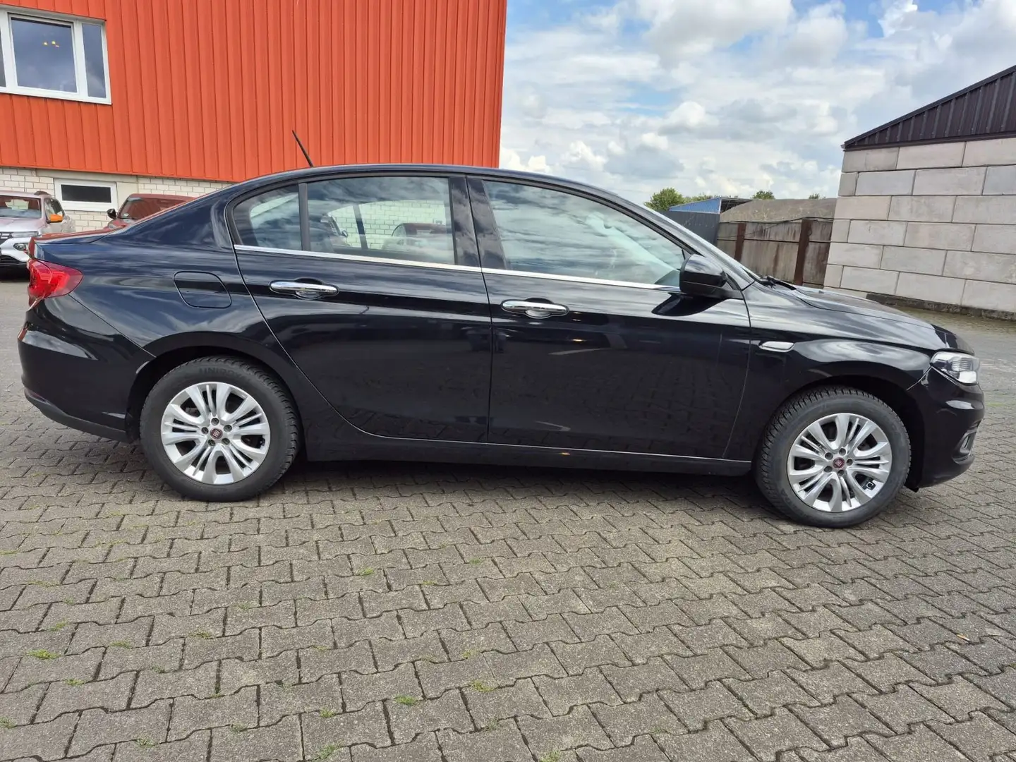 Fiat Tipo Lounge 1.6 TDI Navi 1-Hand Garantie dabei Negru - 2