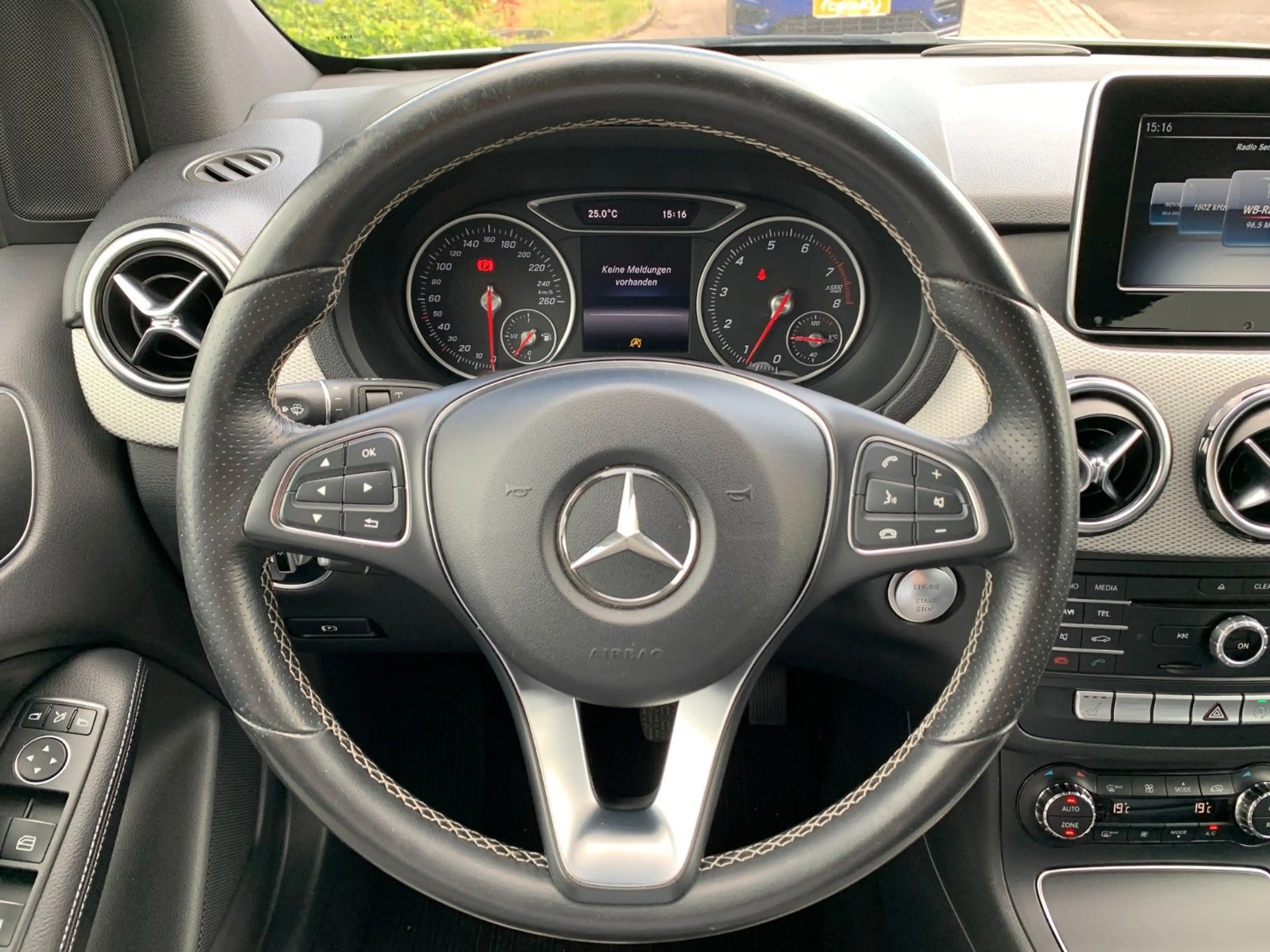 Mercedes-Benz B 200 B200 Urban Style LEDER+AHK+LED+Sitzhz — photo 17
