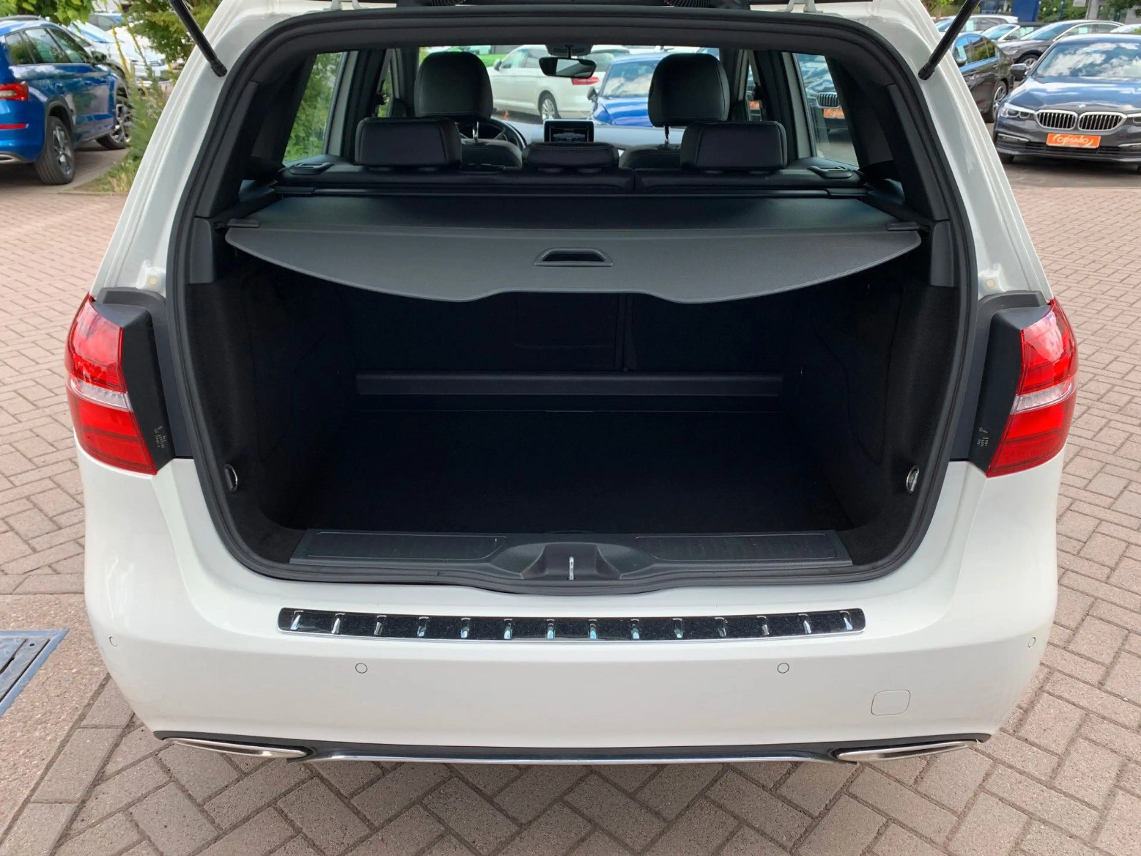 Mercedes-Benz B 200 B200 Urban Style LEDER+AHK+LED+Sitzhz — photo 6