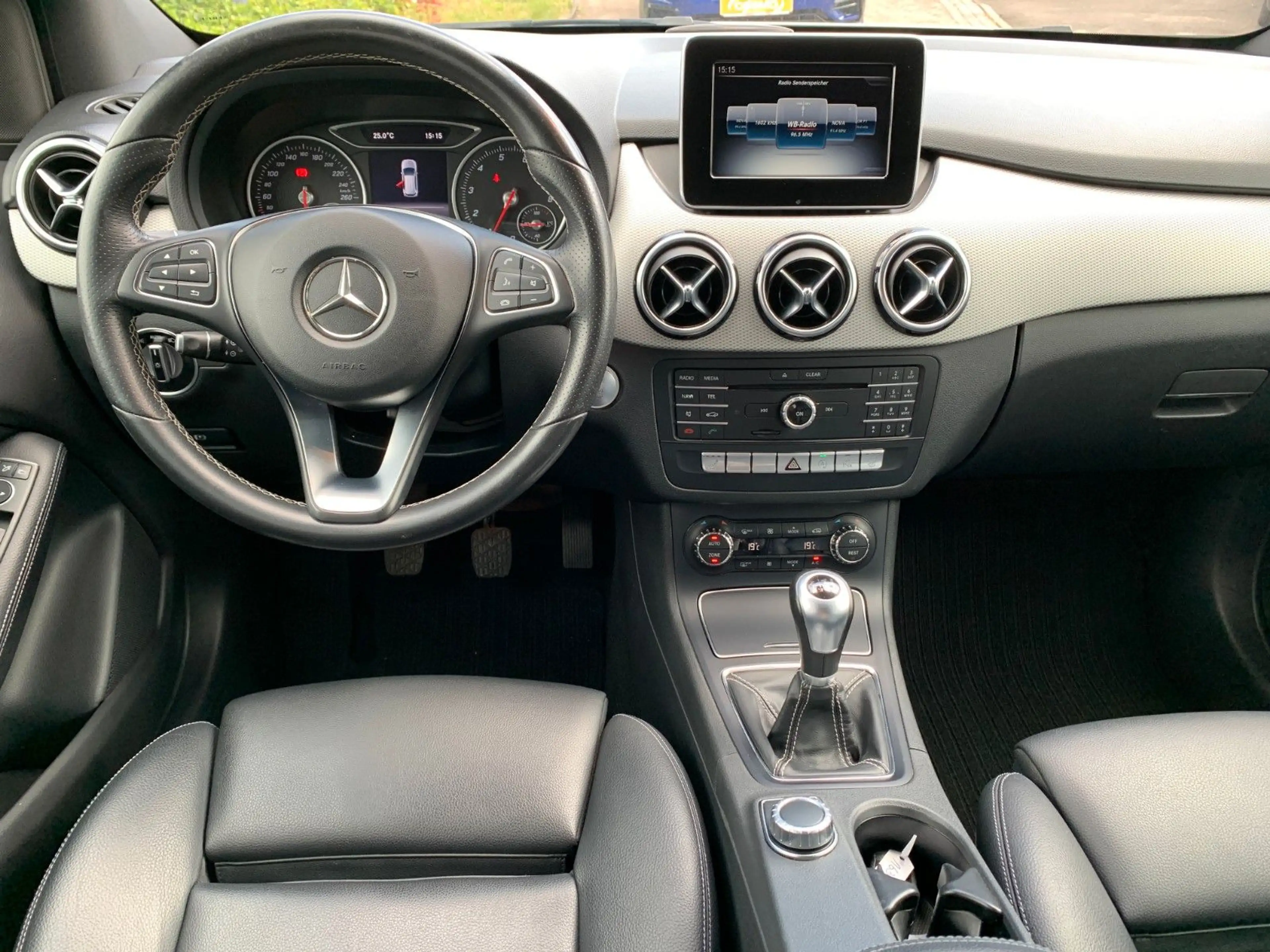 Mercedes-Benz B 200 B200 Urban Style LEDER+AHK+LED+Sitzhz — photo 11