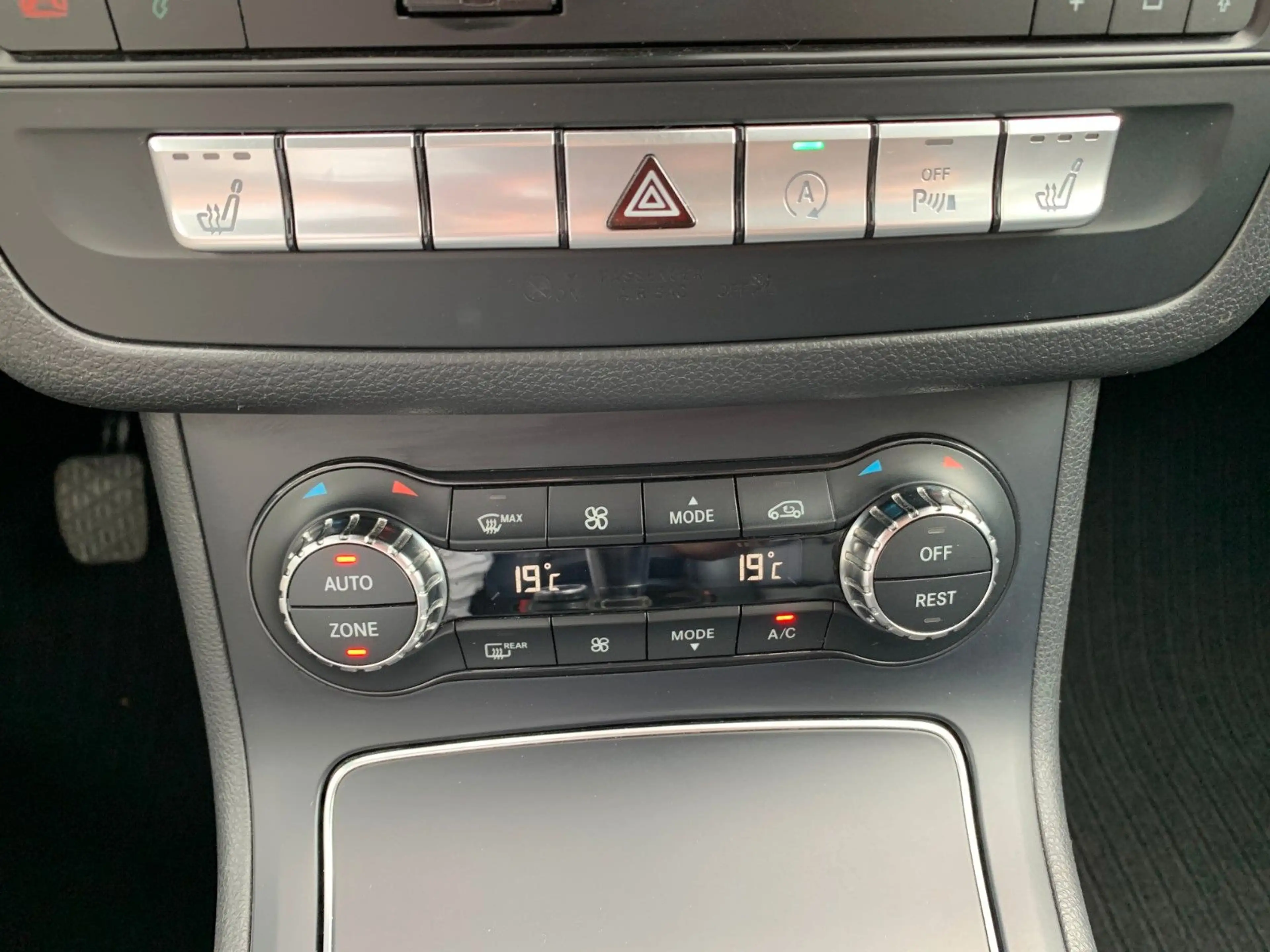 Mercedes-Benz B 200 B200 Urban Style LEDER+AHK+LED+Sitzhz — photo 14